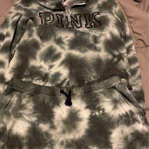 Both xl pullover n shorts Vs pink